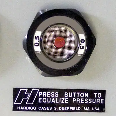 Soupape de dépressurisation et garniture en boucle fermée