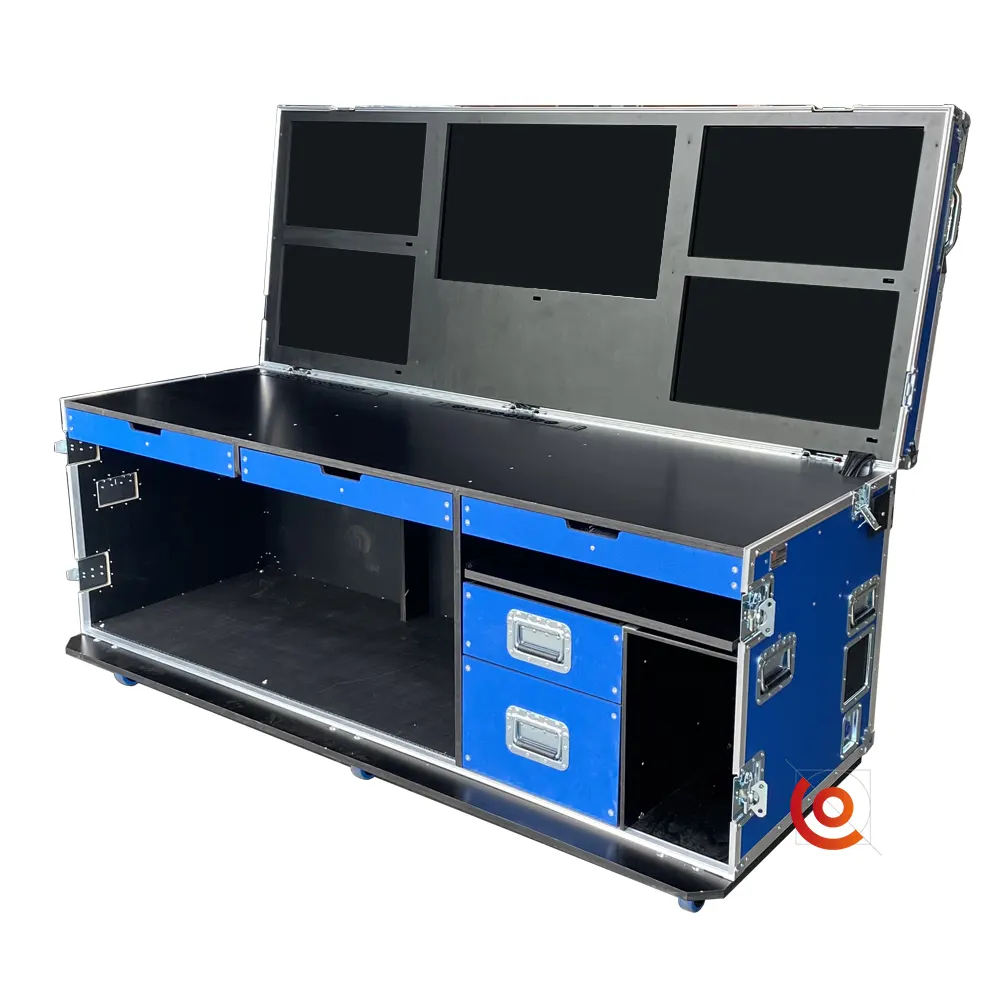 Flight case sur mesure télémétrie 5 écrans bleu motorsport